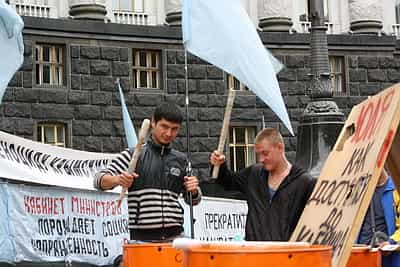 Крымские татары продолжают протестовать в Киеве